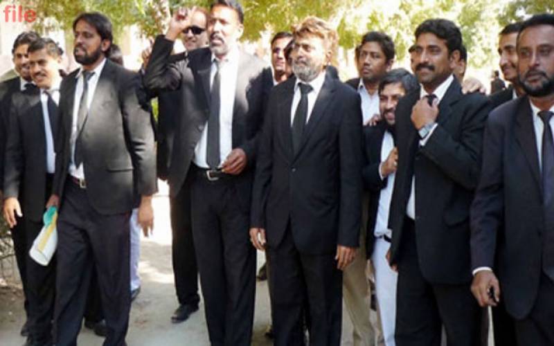 وکلا پر لگی بڑی پابندی ختم