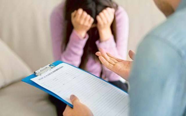 طالبہ کو ہراساں کرنےوالے استاد کی شامت آ گئی