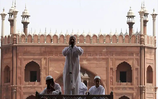 انتہا پسند ہندوؤں نے اذان پر پابندی کا بہانہ ڈھونڈ لیا