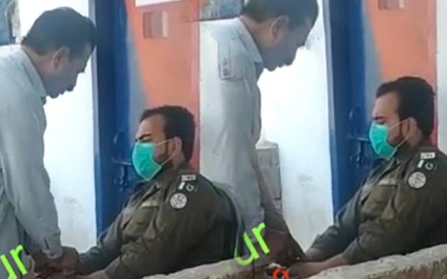 پولیس اہلکار رشوت لیتے رنگے ہاتھوں پکڑا گیا