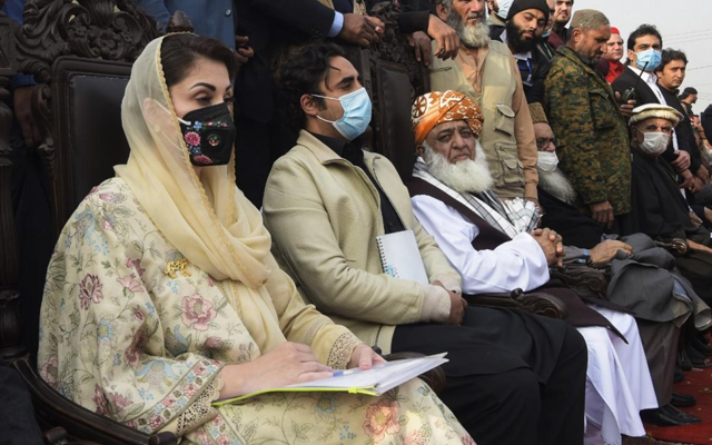 دو بڑی جماعتوں میں سرد جنگ