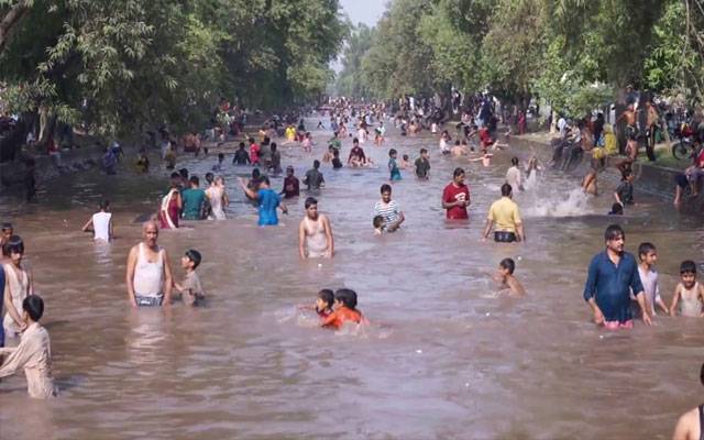 Hot weather in Lahore