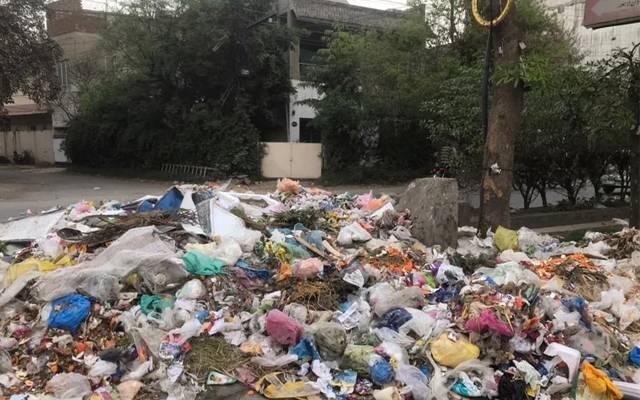 garbage in the city