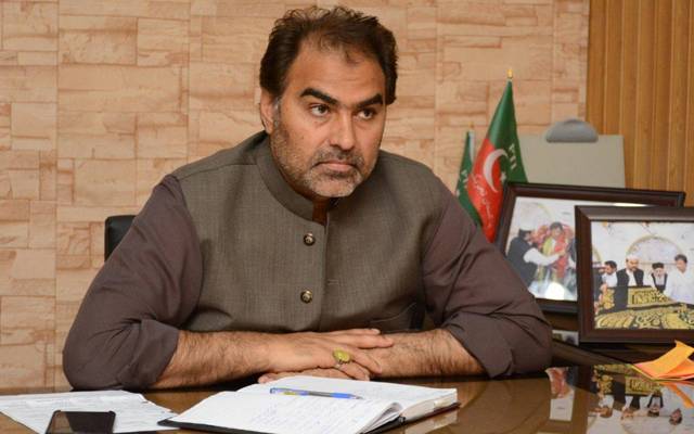 پولیس نے پی ٹی آئی رہنماء نذیر چوہان کو گرفتار کرنے سے انکار کردیا