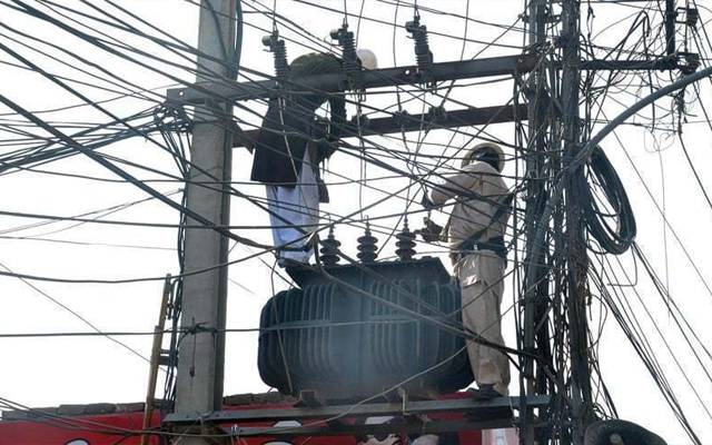 لاہور میں بجلی کی بوسیدہ لائنیں 