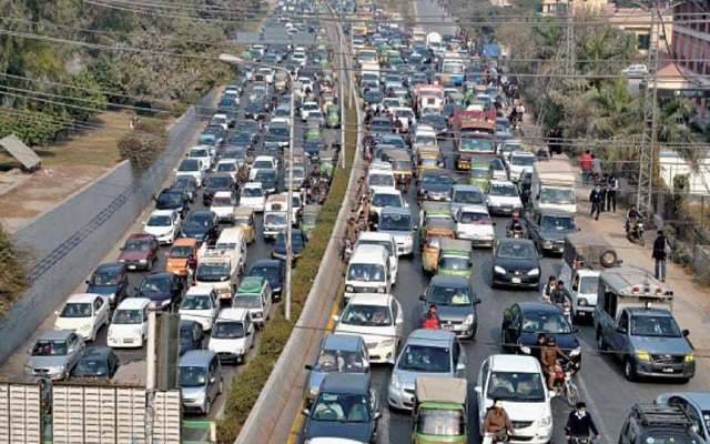 لاہور میں گاڑیوں کی حد رفتار 25 کلو میٹر رہ جائے گی!