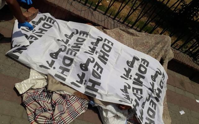  نولکھا ، فٹ پاتھ سے نامعلوم خاتون کی بوسیدہ لاش برآمد 
