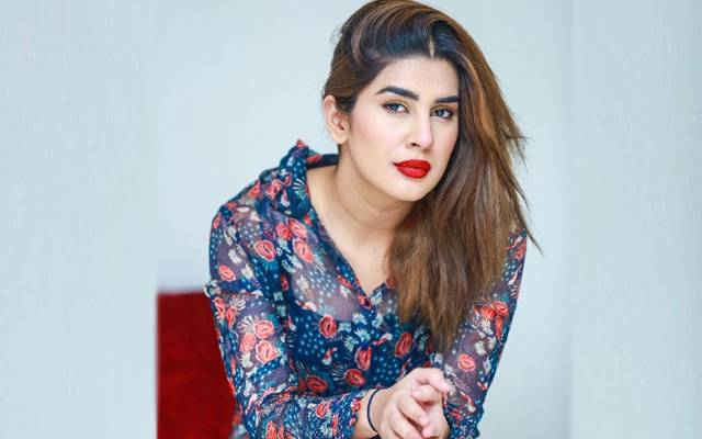  گوہر رشید کی کبریٰ خان کیساتھ ایسی تصویر وائرل کہ مداحوں نے شادی کا مشورہ دیدیا