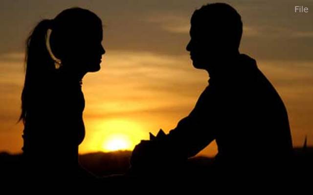 ماں کی قاتلہ گونگی بیٹی کے لئے باپ کی شفقت