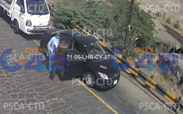 بارود سے بھری گاڑی کو بابو صابو ناکے پر روکنے کی تصویر منظر عام پر آگئی