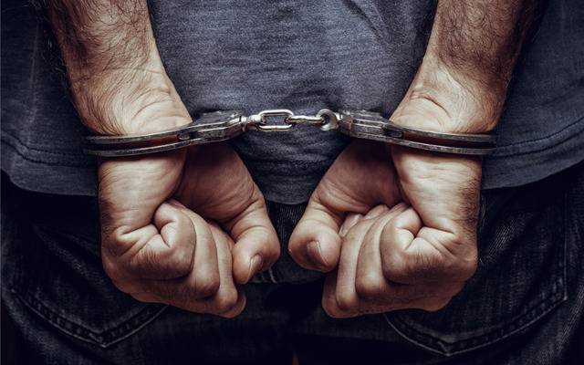ماں باپ کو گھر سے نکالنے والا بیٹا گرفتار, سزا بھی سنادی گئی