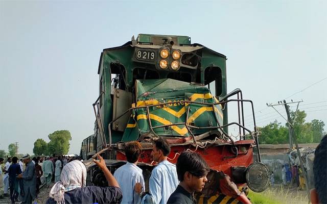 ایک اور ٹرین حادثہ، ولی رحمان بابا ایکسپریس گیس ٹینکر سے ٹکرا گئی