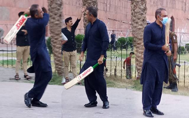 ڈی سی لاہور کرکٹ کھیلتے ہوئے