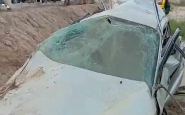 پی آئی اے روڈ پر تیز رفتار گاڑی حادثے کا شکار