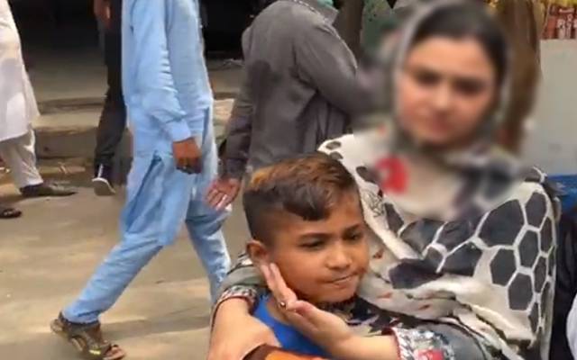 عید کی شاپنگ نہ کرانے پر بیوی طلاق کیلئے عدالت پہنچ گئی