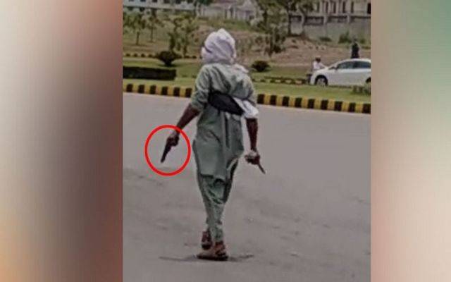 مسلح شخص پارلیمنٹ ہاؤس کیسے پہنچ گیا؟