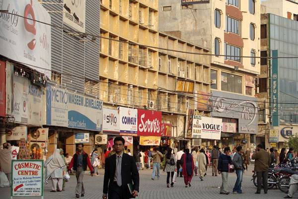 لبرٹی مارکیٹ پر چھاپا کیوں مارا؟وزیر ماحولیات پنجاب اور سیکرٹری میں ٹھن گئی 