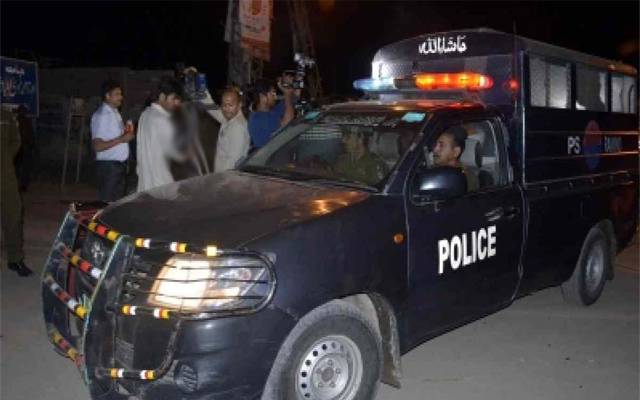 پولیس نےمختلف شاہراہوں سے درجنوں افراد کو حراست میں لے لیا