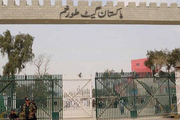 جب والدین کے بغیر چارماہ کا بیمار افغانی بچہ علاج کیلئے پشاور پہنچا