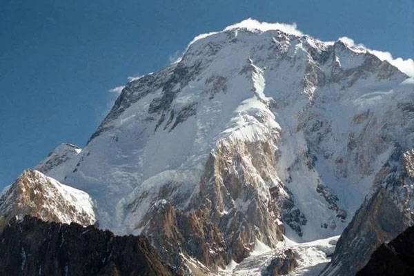 براڈ پیک سر کرکے عالمی ریکارڈ بنانے والے معذور کوہ پیما واپسی کے دوران  کھائی میں گر کرہلاک