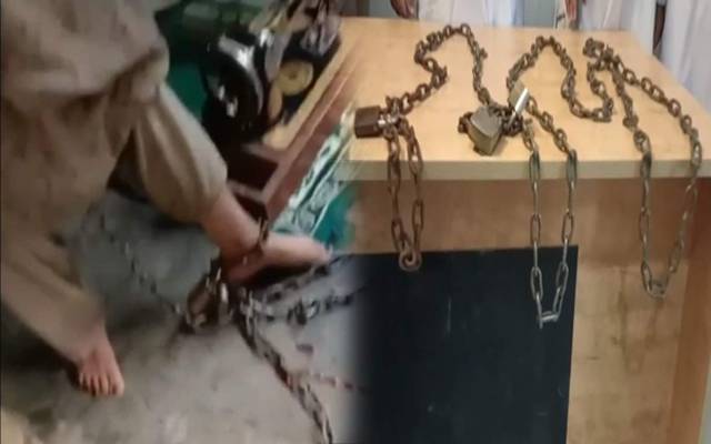 لڑکی کو زنجیر ڈال کر قید