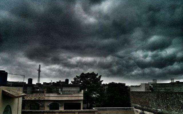 موسلادھار بارش کی پیشگوئی؛ کمشنر لاہور کا متعلقہ محکموں کو الرٹ رہنے کا حکم