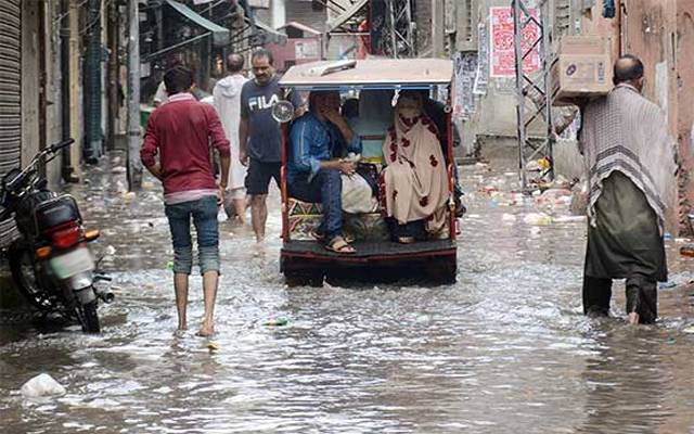 بارشوں نے لاہوریوں کے لئے خطرے کی گھنٹی بجا دی