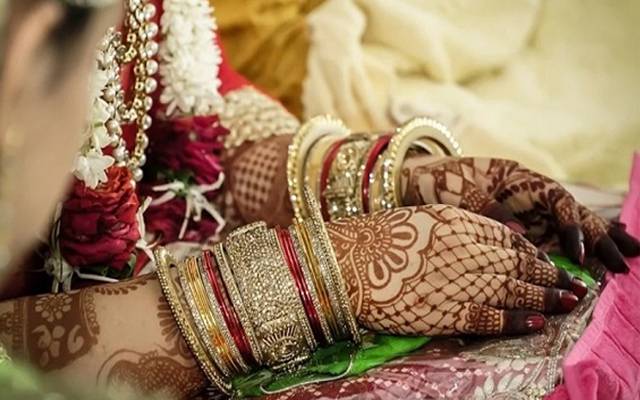 67 سالہ شخص کی 19 سالہ لڑکی سے شادی، سکیورٹی بھی مانگ لی