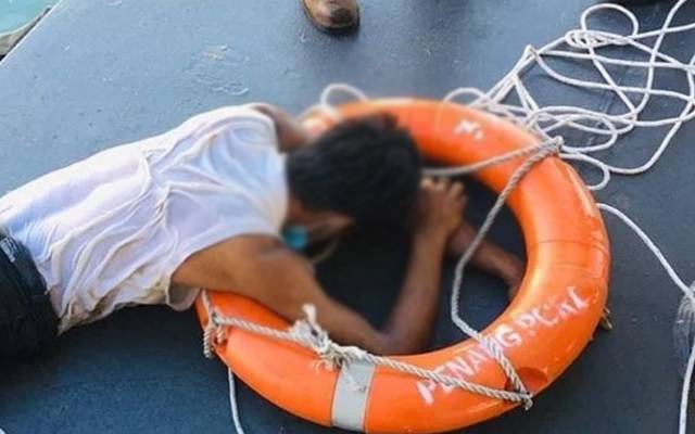 سمندر میں تیر کر مکہ پہنچنے کی کوشش کرنیوالے نوجوان کیساتھ کیا ہوا؟