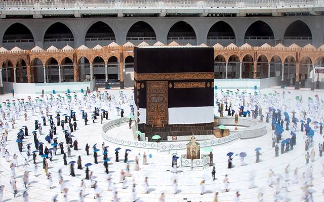 مسلمانوں کیلئے خوشخبری، غیرملکی زائرین کیلئے عمرہ پر عائد پابندی ختم 