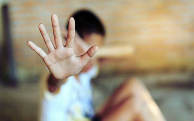  لڑکوں کی گن پوائنٹ پر برہنہ ویڈیو بنانے کا شرمناک کھیل بے نقاب