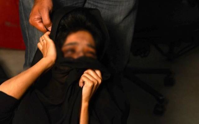 شادی سے انکار پر بہنوئی کا بھابھی پر بدترین تشدد