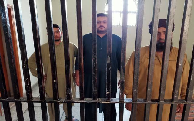 شکریہ پولیس۔۔۔خاتون کے کپڑے پھاڑنے والے گرفتار