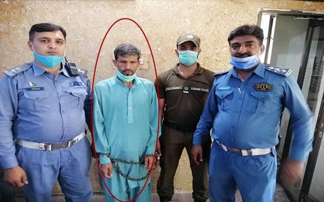 خواتین کے سامنے کپڑے اتارنے والا گرفتار