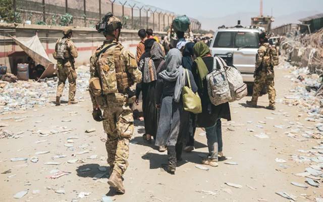   امریکا نےافغانیوں و غیرملکیوں کو کراچی منتقل کرنے کا فیصلہ بدل دیا