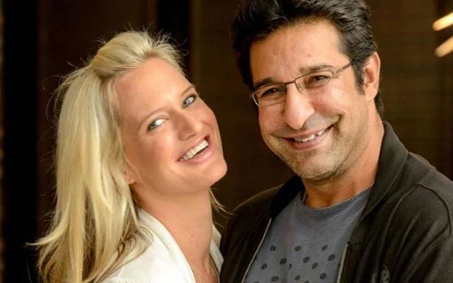 Waseem akram with wife