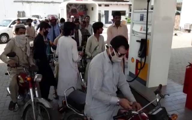 بغیر ویکسی نیشن سرٹیفکیٹ پٹرول دستیاب ; انتظامیہ کی کارکردگی کا پول کھل گیا