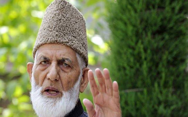 بھارتی فوج نے سید علی حیدر گیلانی کی میت پر قبضہ کر کے دفنادیا