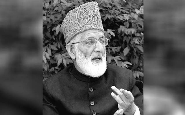 حریت رہنما سید علی گیلانی کے انتقال پر لاہور میں قومی پرچم سرنگوں
