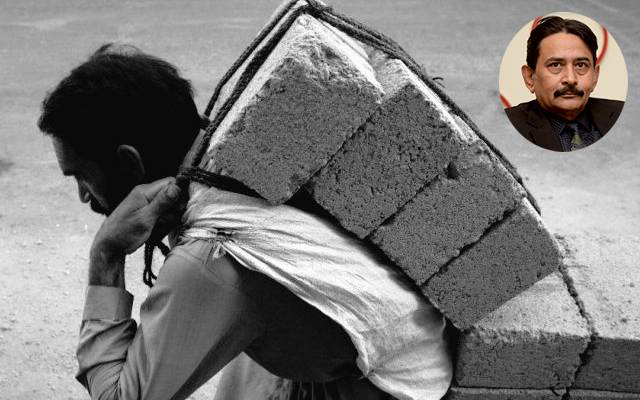 ایک مزدور کا جیل میں صحافی کو زناٹے دار تھپڑ