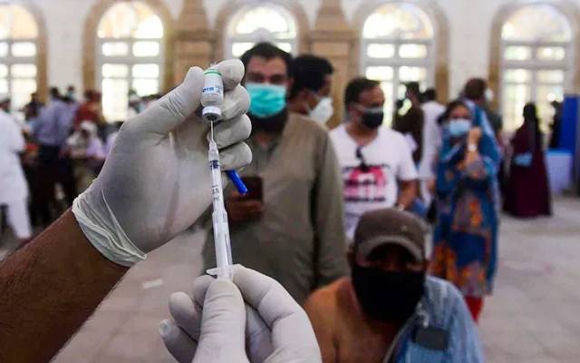  ویکسین لگوانے سے گریز؛ 12 لاہوریئے جان کی بازی ہار گئے