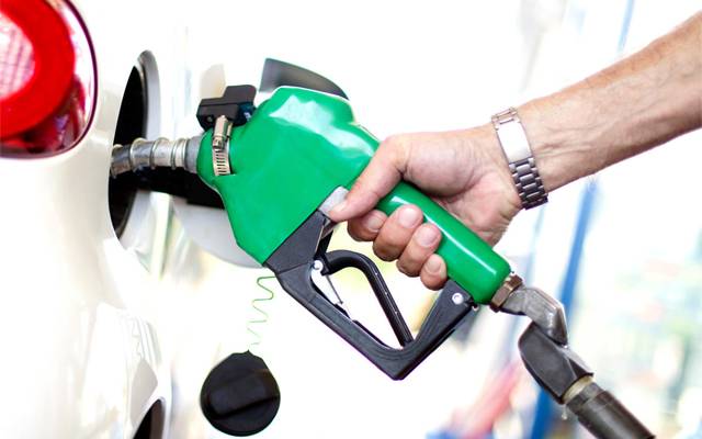  پٹرول سمیت تمام پیٹرولیم مصنوعات کی قیمتوں میں 5 روپے اضافہ کر دیا گیا