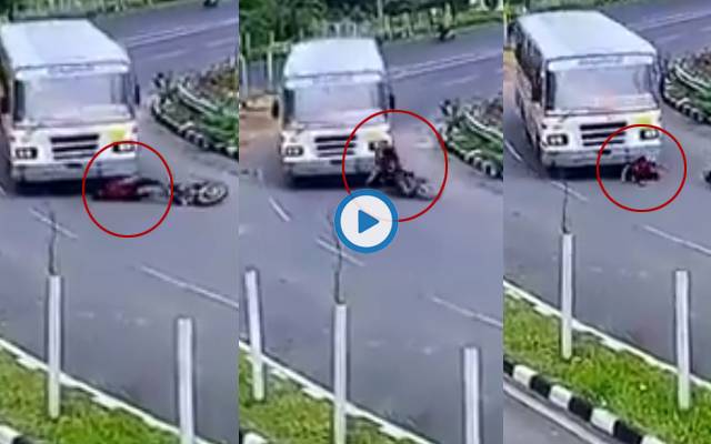موٹر سائیکل سوار نوجوان بس کے نیچے آگیا؛ دل دہلادینے والی ویڈیو