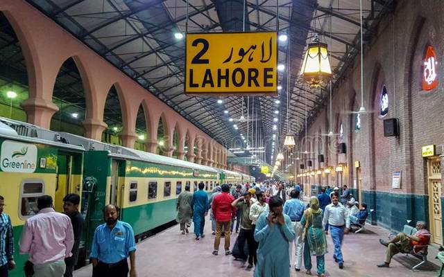 ٹرینوں میں سفر کرنیوالے جائیں خبردار، بڑی پابندی عائد