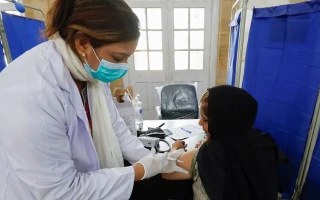 ایک  شخص کو کورونا کی مختلف ڈوز لگ جائے تو کیا ہوتا ہے؟،ماہرین کا انکشاف