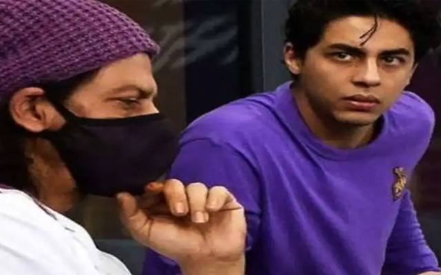 Shahrukh Khan meet his son