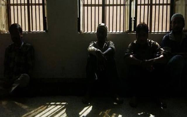 prisoners in jail