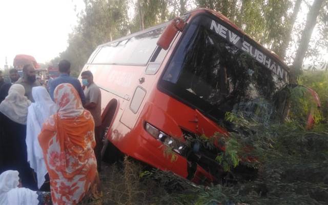 Bus hits Rickshaw
