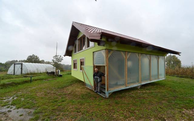 Bosnian man builds rotating house