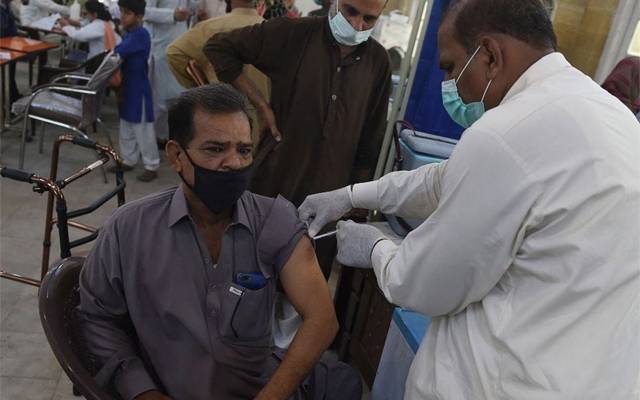 کورونا ویکسی نیشن نہ کرانے والوں کے لئے بری خبر